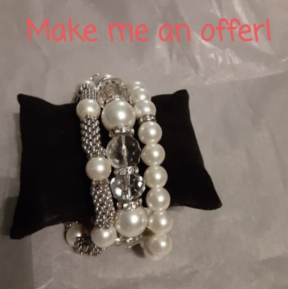 3 pc stretch bracelet set, off white pearls and silver with clear stone accents - Picture 2 of 5